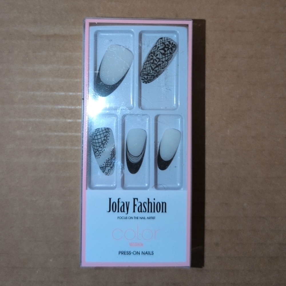 Jofay Black and White Press-On Nails